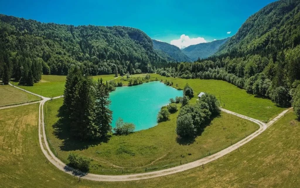 Lake Kreda in Radovna valley 1024x643